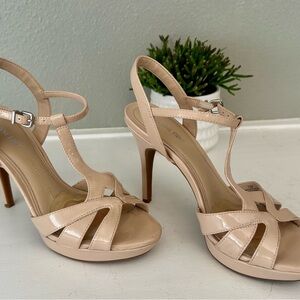 ✨ Gianni Bini Nude Patent Leather T-Strap Heels – 7.5M